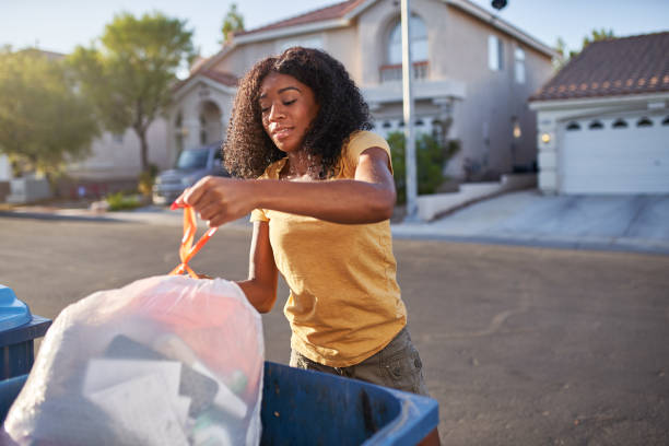 Best Yard Cleanup Services  in Roanoke, IL